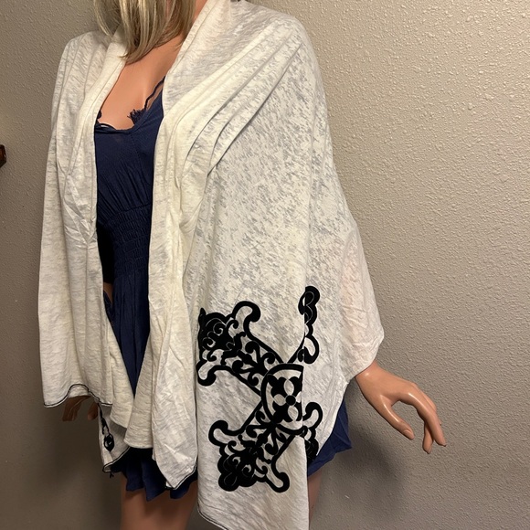 Crash and burn scarf with design brand new - Picture 5 of 6